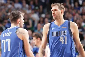 东契奇社媒晒合照：我与名人堂成员德克的友谊图片