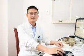 “看到女孩子就紧张！” 浙江32岁小伙人生因这病停滞不前图片