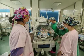 11天精心治疗护理  儿科团队助肺出血新生儿成功脱险图片