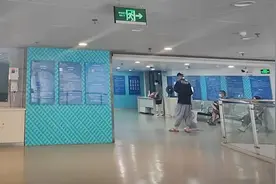 “不敢相信”，泳池游泳遇到恶心一幕图片