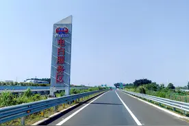 沈海高速茂名至湛江段电白服务区半封闭施工图片