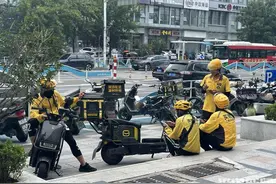 半岛调查丨骑手生存现状：被“算法”追着跑，月入过万有点难图片