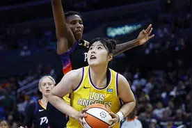 李月汝19分12篮板生涯新高 火花主场不敌水星图片