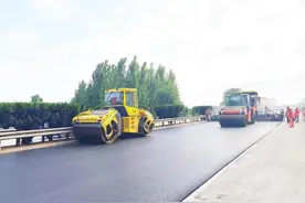 威青高速烟台段水泥路面焕新 “白改黑”完工通车图片