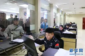 西藏边检总站全力保障假期便民服务图片