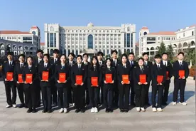 青岛港湾职院2022-2023学年国家奖学金获得者风采展图片