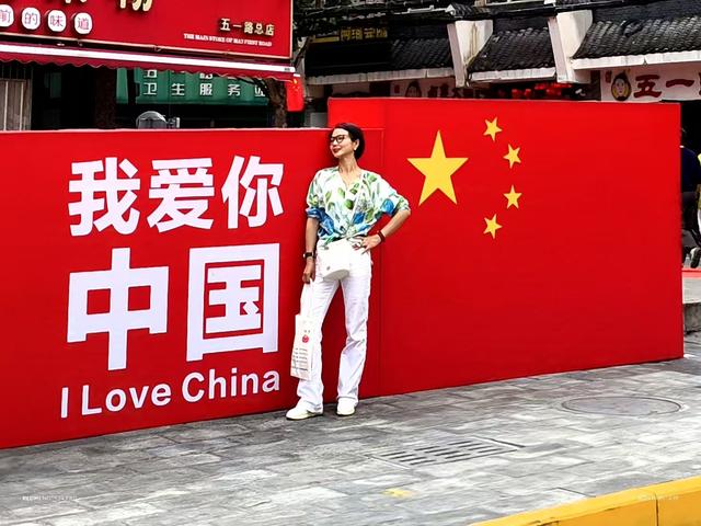 双节期间，荆州五一路文创市集好火爆