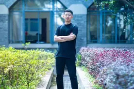 29岁的他成为武汉大学最年轻正教授，年薪60万图片