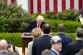 “180度大转弯”！特朗普关税又反转了 | 京酿馆图片