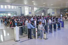 2024年铁路暑运启动，国铁济南局开行临时旅客列车30对图片