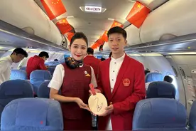 国航包机搭载巴黎奥运会内地健儿代表团赴港澳访问图片