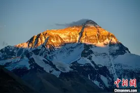 西藏珠峰旅游活动正常进行图片