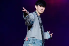 林俊杰演唱会突发！“黄牛”带粉丝无票冲卡，多人被抓！图片