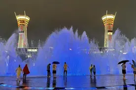 人民广场喷泉维修公告，两月后见！图片