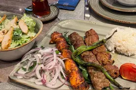 五一县域游：游客到义乌“进货”、为尝中东美食等候数小时图片