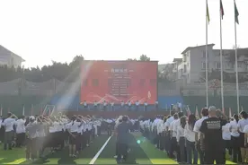 泸州天立学校开学典礼为优秀学子“发红包” 金额从一千元到两万元不等图片