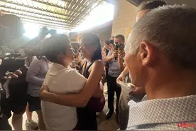 荷兰女孩来中国寻根，寻亲变认亲，母女相隔30多年相见图片