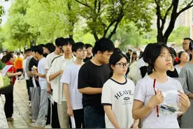 书写青春答卷 四川资阳19546名考生奔赴考场图片