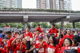 图集｜金秋十月 三万跑友相约2024长沙马拉松图片