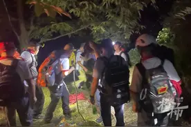 上海妈妈深夜报警求救！“我儿子被困了，下不来了…”图片