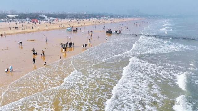 不出所料！这个假期，日照这里又排起了长队……