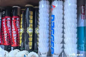 涨幅高达50%！义乌老板：供不应“球”，鸡毛也拿来做球图片