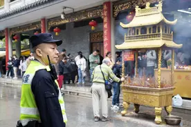 广东警方严查面包车违法，刑拘5人！移送非法营运案件44宗图片