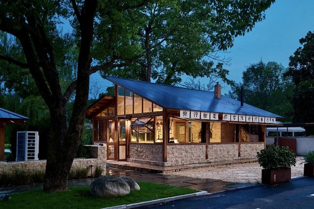 一幅“深秋的富春山居图”，“空降”上海黄浦江畔