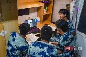 刚开学，武科大新生收到了同寝学长留下的手写信图片