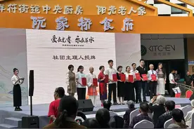 阮家桥社区举办“爱在耄耋，乐在萍水”重阳文艺汇演图片