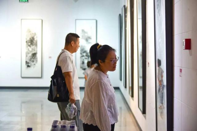 雕塑无界 青春无限 绘就秋日文旅新画卷