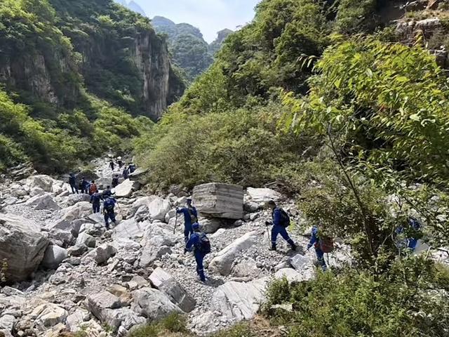 29岁男子五一在河北涞水登山失联11天，车辆滞留在村口后村民报警，救援人员：山里断崖峭壁多还下过雨，目前人还没找到
