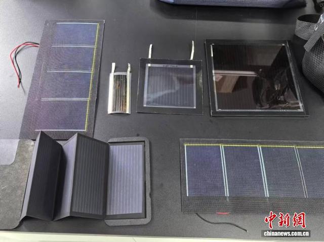 湖南一大学生团队突破钙钛矿太阳能电池高柔韧性瓶颈