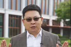 首款原生鸿蒙正式版手机将发布 华为从“被动适配”迈向“主动定义”图片