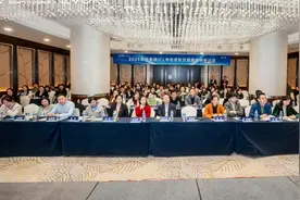 中低度数适合做ICL吗？听听眼科专家怎么说图片