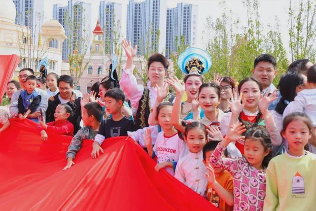 不用远行！丝路欢乐世界国庆嘉年华：看巡游、赏万国艺、玩40+项目