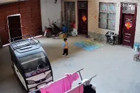 5岁女儿一遍遍喊“妈妈”声声催泪，母亲在外务工看到监控连夜驱车10小时赶回图片