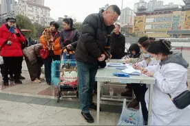 州市农业农村部门联合开展动物狂犬病疫苗义务免疫下社区活动图片