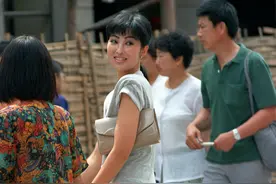 世纪光影 人物故事|“美丽瞬间”定格时尚变迁图片