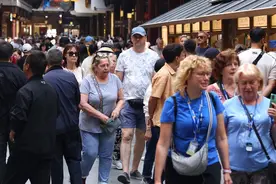 他们的故事｜入境游火爆：小语种导游迎来“春天”，餐厅服务员上演川剧变脸图片