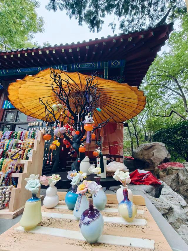 来济南千佛山，热热闹闹赶庙会