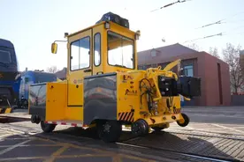 钢筋铁骨“小黄牛”图片