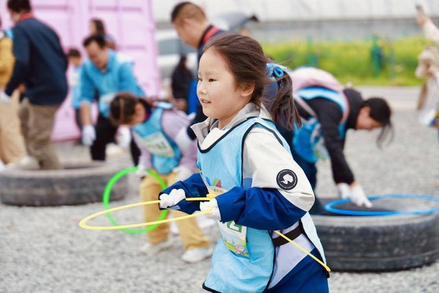 农趣“驾”年华·乐享田园风 嘉定七彩田园农事挑战赛上演亲子春日田园派对