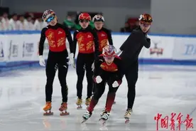 吉林队孙龙、张楚桐夺冠！十四冬短道男女500米决赛激烈角逐图片