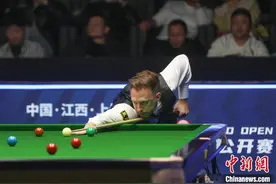 2025斯诺克世界公开赛首日：贾德·特鲁姆普轻松取胜晋级图片