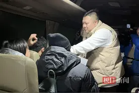 失踪25年回家的解清帅被哥哥拉进家庭群，身世还没告诉女友图片