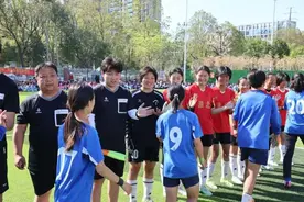 校园足球风靡淮北市实验学校图片