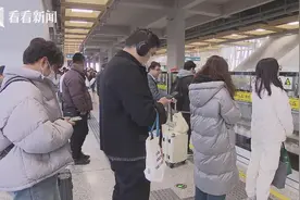 开通双满月 市郊通勤族爱上机场联络线图片