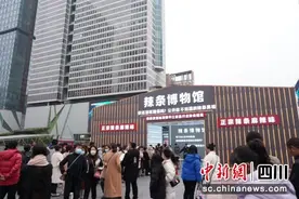 辣条博物馆火“出圈”，成都年轻人排队打卡图片