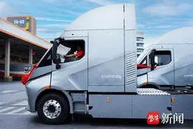 36台快递智驾新能源重卡在江浙沪上路！跑一年相当于造30万棵树森林图片